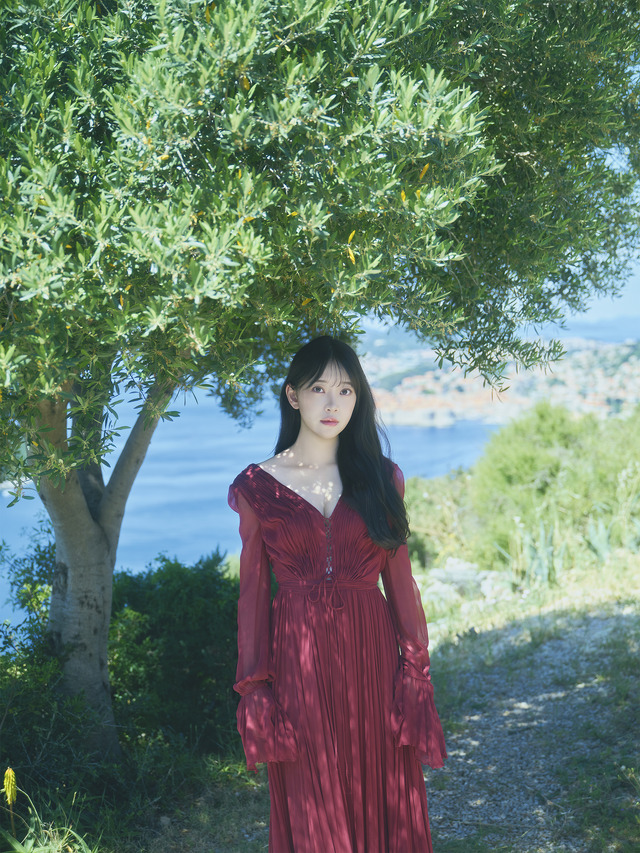 『堀未央奈写真集』（撮影／藤原宏)