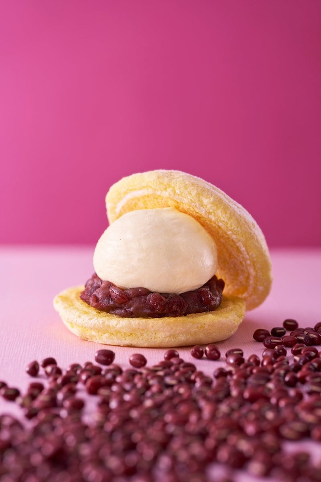 自家製あんとチーズバタークリームを挟んだ「あん生バター雪鶴」