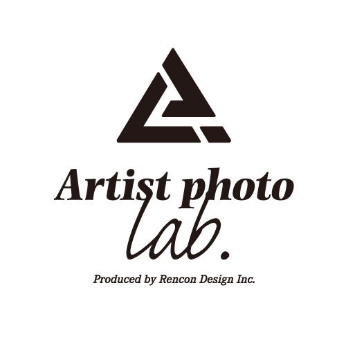 Artist Photo Lab.のロゴ　©Nanase Aikawa