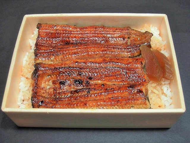 鰻弁当（中）