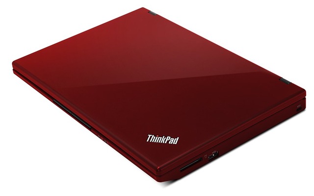 「ThinkPad X100e」（ヒートウェーブ・レッド）