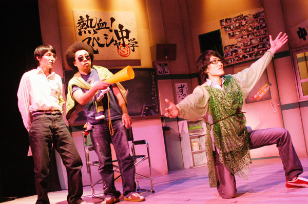 「ロミオとジュリエット」の演劇シーンの1場面。監督が池田氏で、助監督はミドリカワ氏。ロミオは金澤氏で、写っていないが右手に安氏演じるジュリエットがいる。