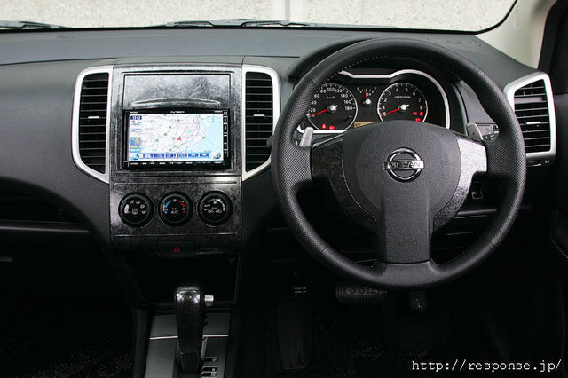 　日産自動車の関連会社のオーテックジャパンは、14日に発売した『ウイングロードライダー』に、国産車として初めて、『iPod』アダプター付専用HDDナビゲーションシステム、専用サウンドシステムをメーカーオプションとして設定した。