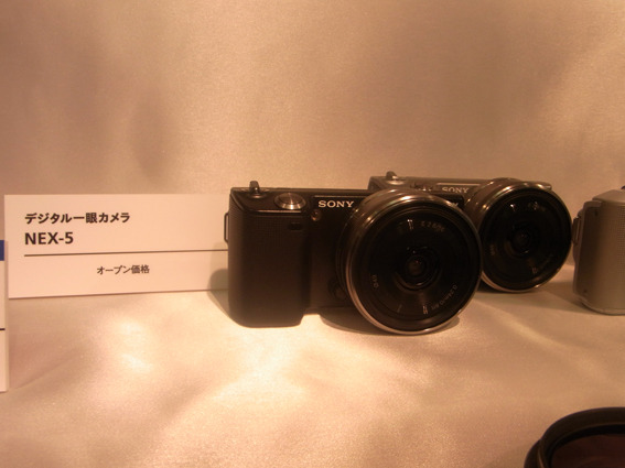 小型一眼のヒット作となった「NEX-5」