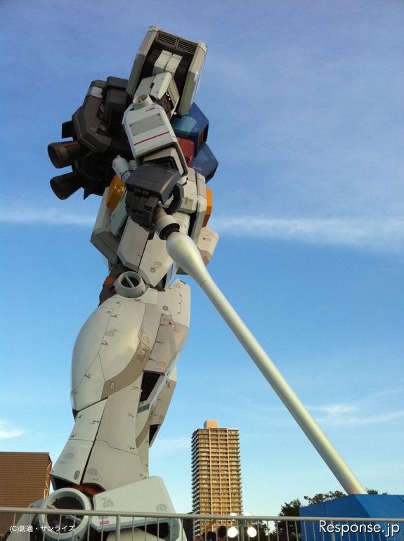 ガンダム 東静岡の実物大ガンダムに赤いシャア専用ザクがARで登場