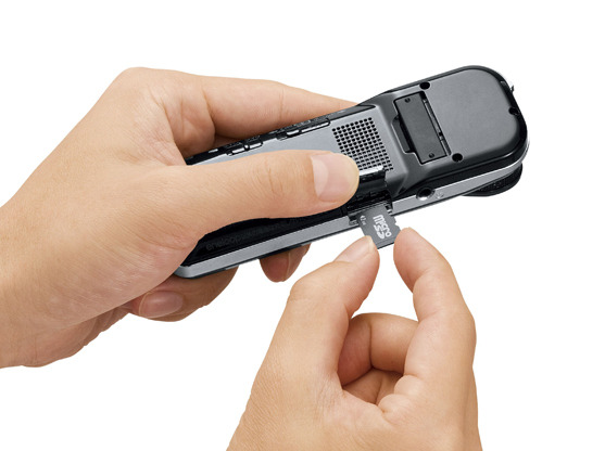 外部メディアはmicroSD/SDHCカードに対応