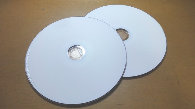 製品のはずがCD-R2枚が送られてきた（写真はイメージ）