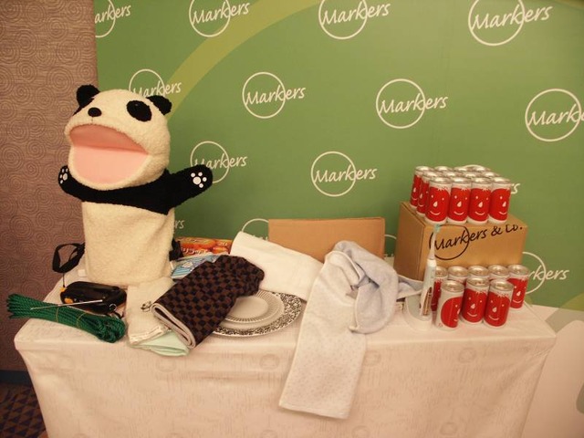 マーカーズで販売される商品の一部。生茶パンダは、防災グッズセットになっている逸品だ