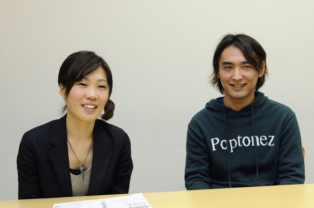 KDDI マーケティング本部 宣伝部 コミュニケーション戦略部1グループ 課長補佐 吉村桃子氏と、博報堂　エンゲージメントビジネスユニット エンゲージメントプランニング局 インタラクティブプランニング一部　インタラクティブプラナー　林 智彦氏