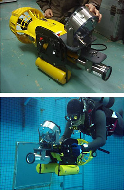 モーター水力により広範囲に渡って水中を撮影できる「サブマリンカメラ」