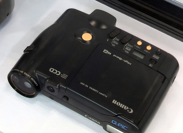 キヤノン　フロッピーカメラ「D-PIC RC-250」（1998年、9万8,000円）