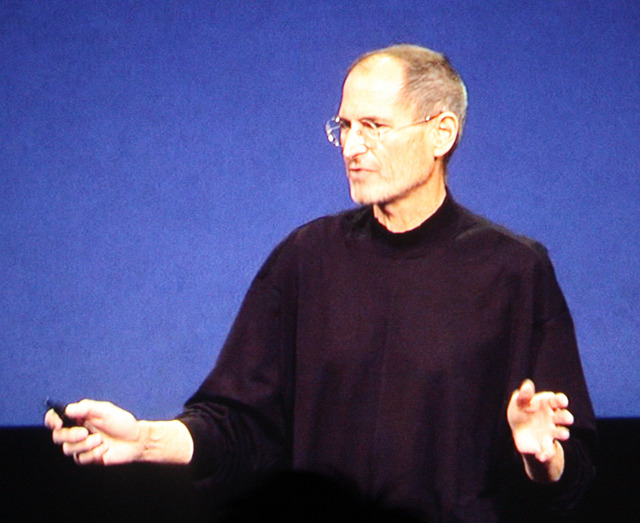 米国の「iPad 2」プレスイベントに登場したスティーブ・ジョブズ氏