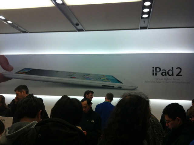 iPad 2販売開始（サンフランシスコ）