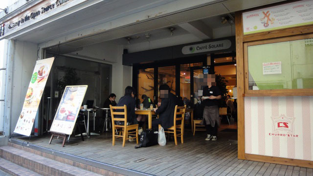 リナカフェ（CAFFE SOLARE）は、照明を落とし気味で通常営業