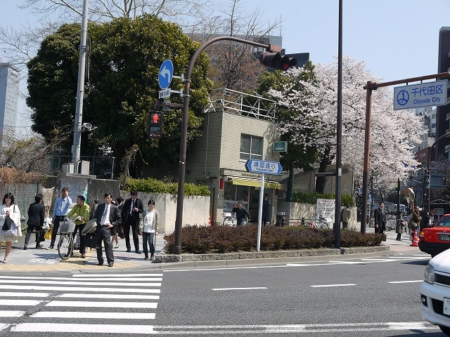 JR市ヶ谷駅前