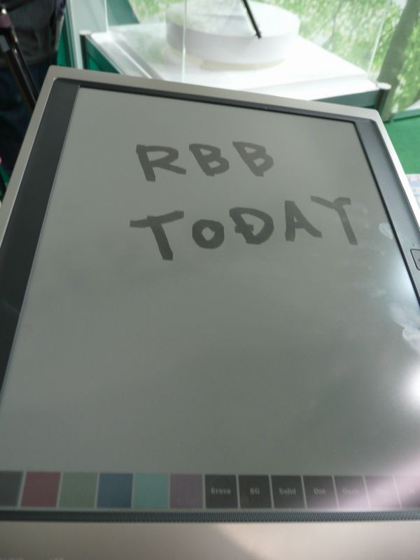 ユーザー体験コーナーに置かれていた新端末を拝借。RBB TODAYと書いてみた