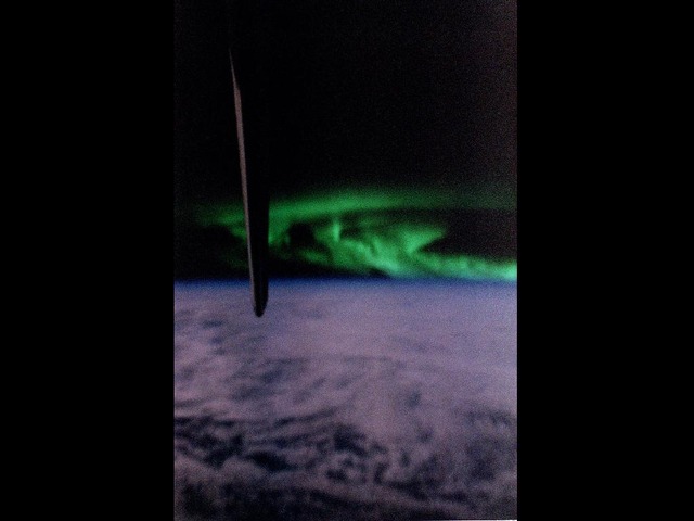 ディスカバリーが1997年に撮影した南極光（オーロラ・オーストラリス）（c）NASA