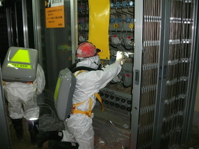 福島第一原子力発電所１号機計器（燃料域水位計Ａ）の点検状況（10日東電撮影）