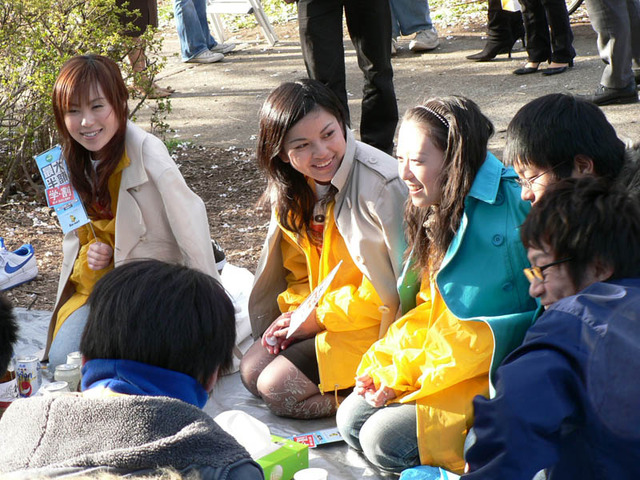 　ソニーコミュニケーションネットワーク（So-net）の学生応援企画、So-netキャンパスサポーターズの第2期メンバーが参加する「お花見」応援イベントが、高田馬場で開催された。