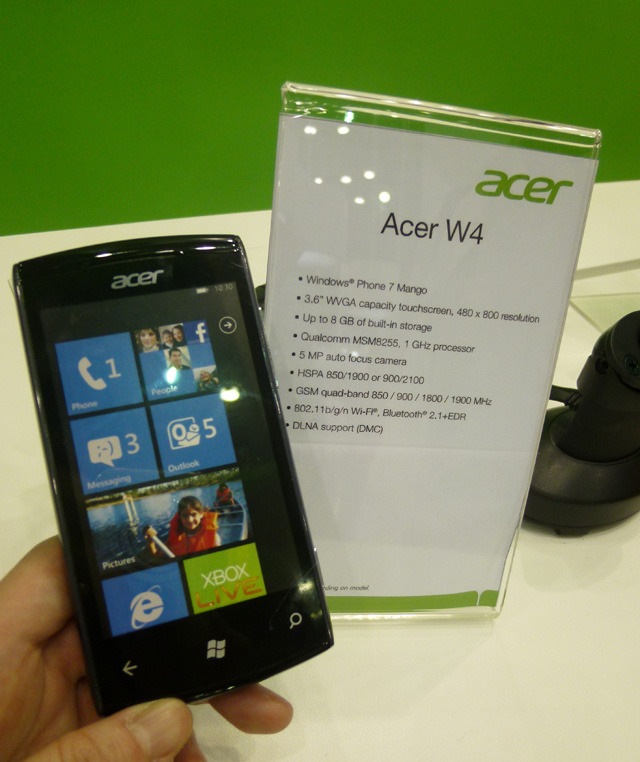 Acerのブースでは「Acer W4」のモックにタッチできる