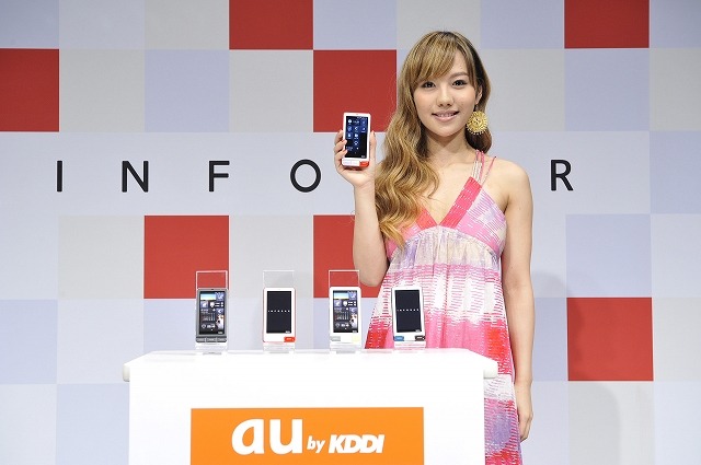 谷村奈南さんがまもなく発売auスマートフォンをPR