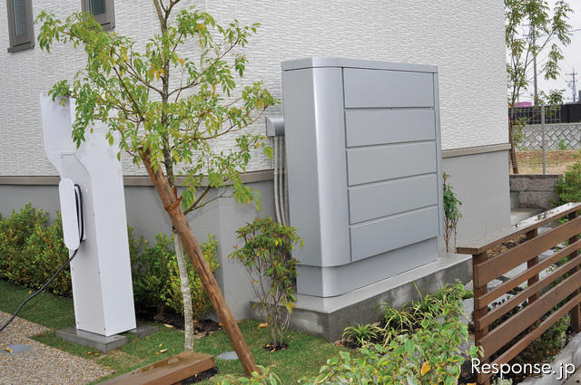 豊田市低炭素社会システム実証プロジェクトの実験用モデル住宅。蓄電池