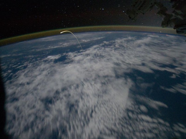国際宇宙ステーション（ISS）から見た、アトランティス着陸時の様子（c）NASA