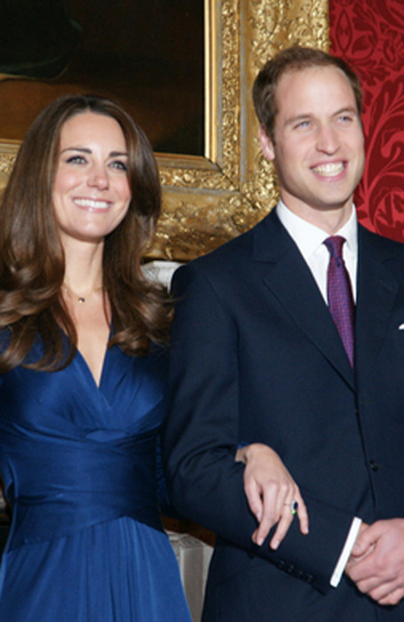 英キャサリン妃がウィリアム王子との婚約発表の際に着用していたブルーのドレス