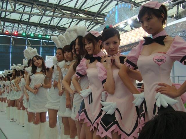 発展を続ける中国、China Joyのあるべき理想型とは 舞台の表では、日本のアイドルにも匹敵する美しさ。ですが。舞台裏もまるまる見えてしまうのがChina Joyだったりします…