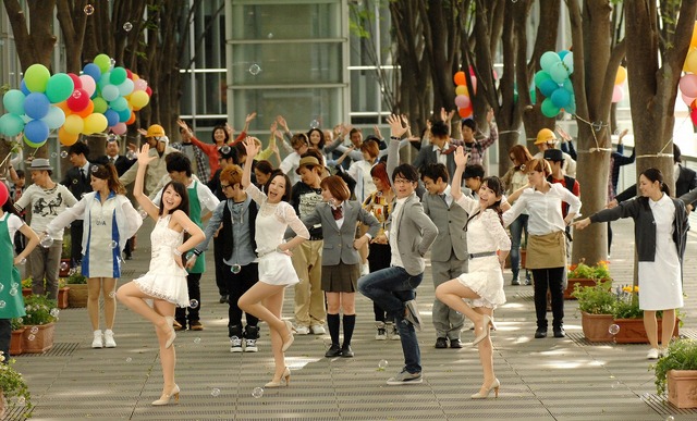 Perfumeが「モテキ」で映画初出演。森山未來も“4人目のメンバー”として息の合ったダンスを見せた