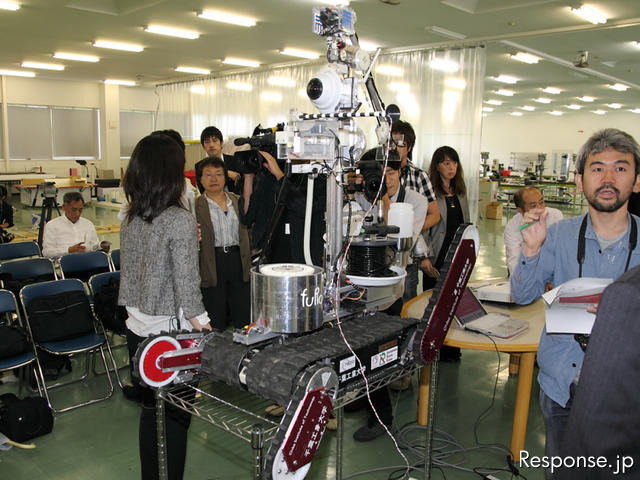 福島原発に投入された国産ロボットの「Quince」。独立行政法人新エネルギー・産業技術総合開発機構のもと、国際レスキューシステム研究機構、東北大、千葉工大が開発した