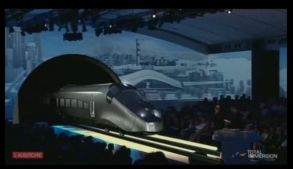 舞台に現れた列車もARによるもの