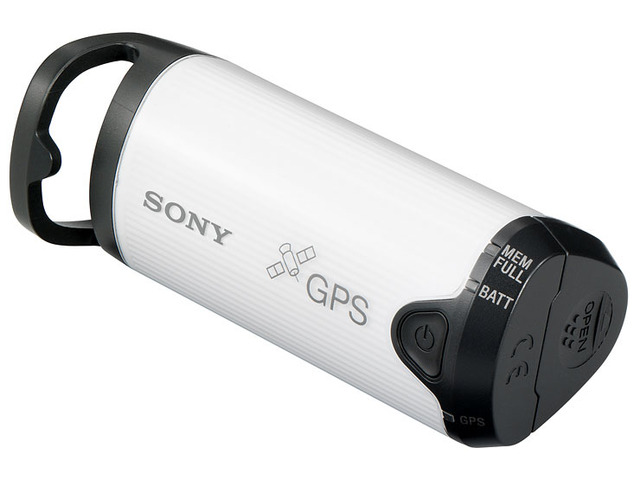 　ソニーは、旅行や出張などで移動した位置情報や時刻を内蔵メモリーに自動記録する携帯型のGPSユニットキット「GPS-CS1K」を9月1日に発売する。希望小売価格は15,540円（税込み）。