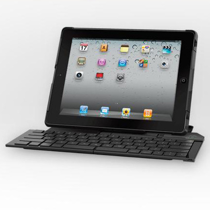 iPad 2を装着してノートPCのように利用するイメージ（iPad 2は別売り）