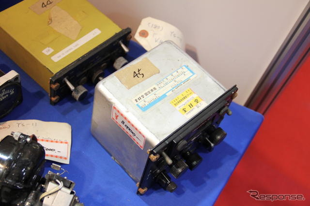 東京国際航空宇宙展2011の航空機部品マーケットではYS-11の部品をはじめ“空のお宝”が注目を集めていた