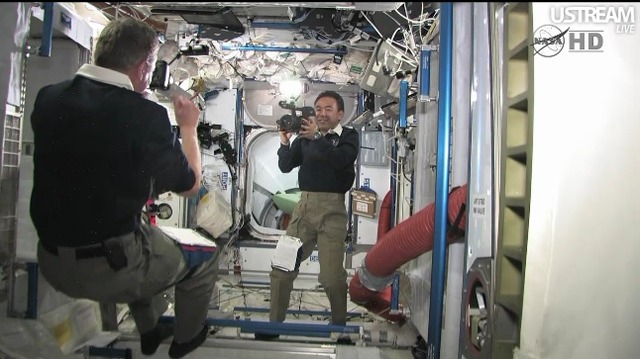 ISSのクルーを撮影する古川聡宇宙飛行士