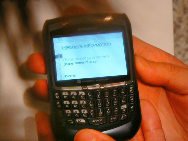 BlackBerry 8708hのインターフェイスはすべて英語となる。日本語の表示は可能だが、入力には対応していない
