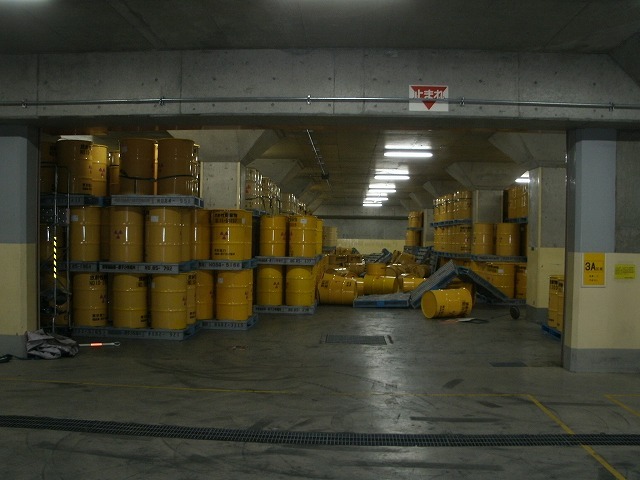 固体廃棄物の保管状況（6棟1階 南側）