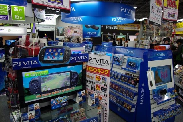PSVita発売日、ヨドバシアキバは300人を超える行列発生 ― SCEハウス社長・平井会長も登場  