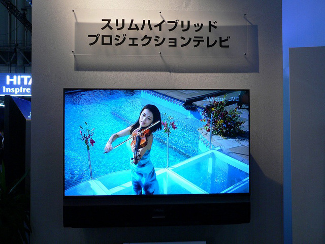 先日発表されたばかりの超薄型リアプロテレビも展示。実際に壁に付けた状態で展示されているので、その薄さが実感できる