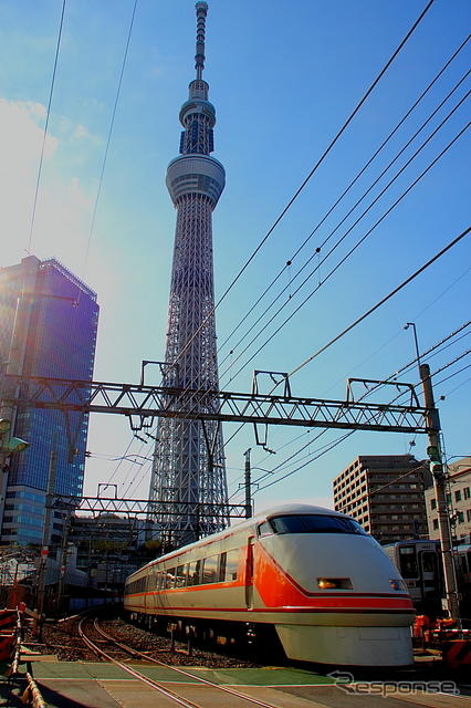 東武100系スペーシアと東京スカイツリー（イメージ）