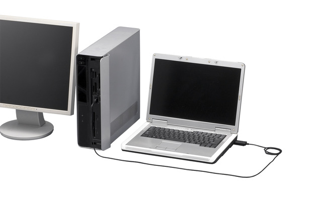 2台のパソコンを1本のケーブルでつなぐ利用イメージ