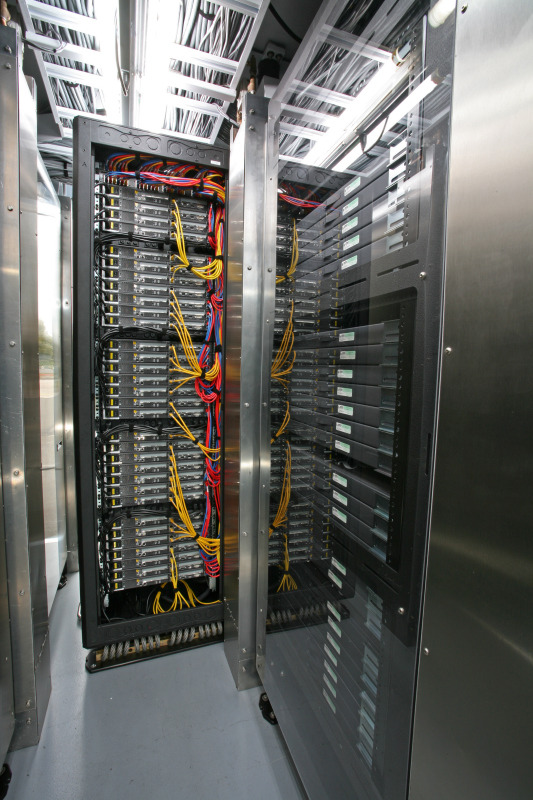 　米サン・マイクロシステムズは現地時間17日、輸送用コンテナにデータセンターの機能を詰め込んでモジュール化した「Project Blackbox」を発表した。これにより、迅速にどこにでもデータセンターが設置できるようになるとしている。
