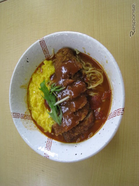 福江県越前市の人気B級グルメボルガライスがラーメンになった「ボルガラーメン」（北陸・南条SA上り）