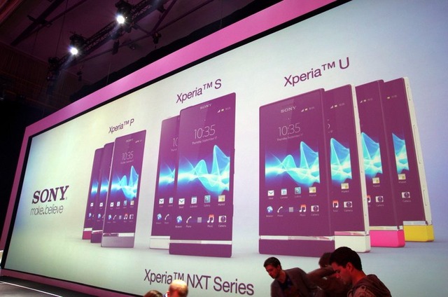 【MWC 2012（Vol.11）】スタイリッシュで高輝度液晶の“P”、カジュアルでイルミが特徴の“U”