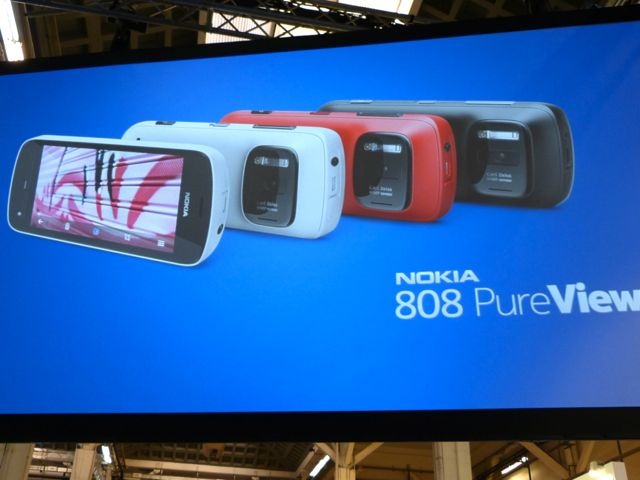 カメラ機能にフォーカスしたフルタッチSymbianスマートフォン「Nokia 808 PureView」