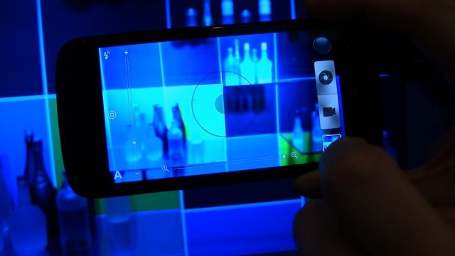 【MWC 2012 Vol.43（動画）】高速連写、HD動画、F2.0レンズ……HTC One カメラ性能をチェック