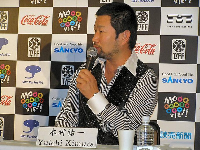 ワケあり中年カップルの男・西岡佑二役の木村祐一。撮影中のエピソードを披露し、記者団を何度も笑わせていた。