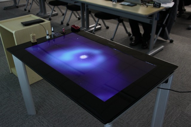 SUR 40（Microsoft Surface 2を実装したテーブル型PC）