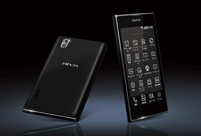 「PRADA phone L-02D」